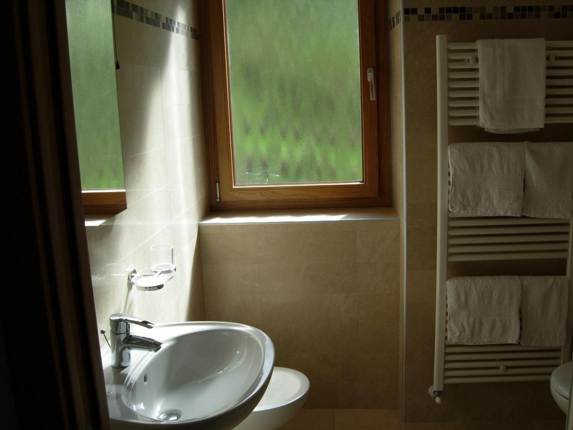 B&B Ledro Affittacamere Mezzolago Luaran gambar